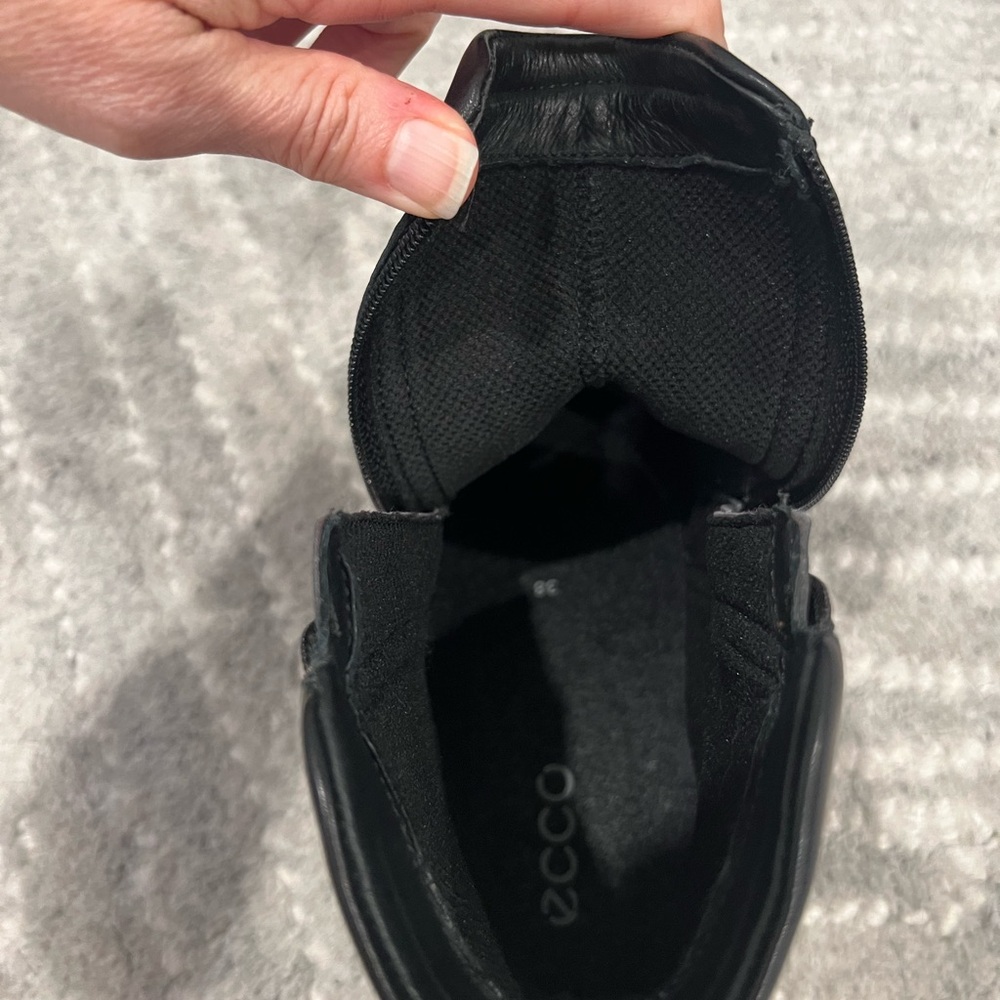 Ecco Black Ankle Boots Smooth Leather Chelsea - Picture 6 of 6